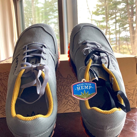 Organic Hemp Light Hikers. New in box. - Picture 1 of 7